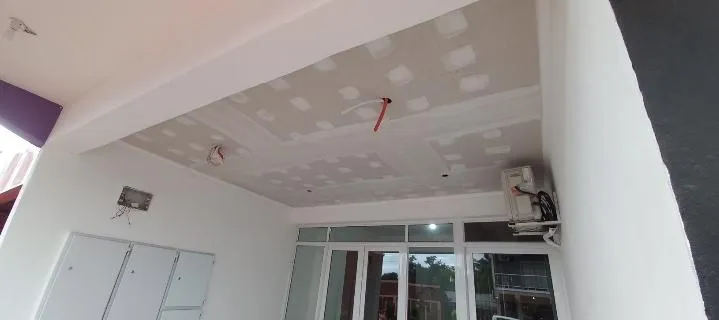 Adequação comercial em Foz do Iguaçu com drywall sob a norma ABNT NBR 15.758